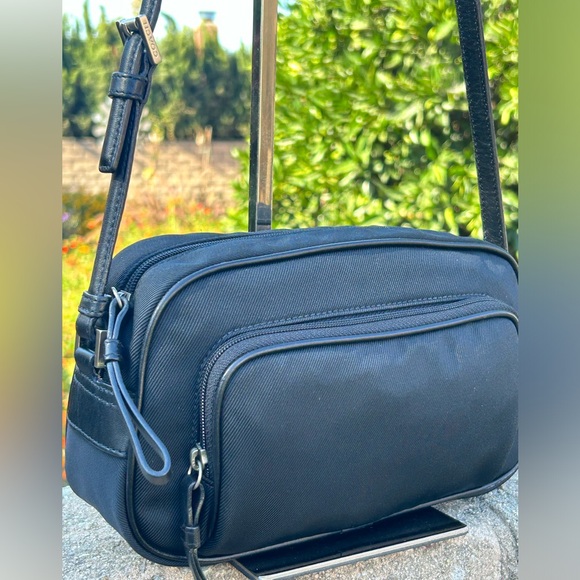 COACH Vintage ‘01 Gender Neutral “Mercer” Twill w/Leather Trim Shoulder Bag - Picture 4 of 9